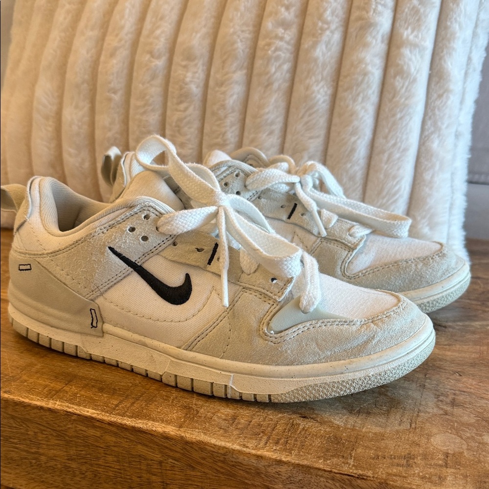 Nike dunks women's creams/white